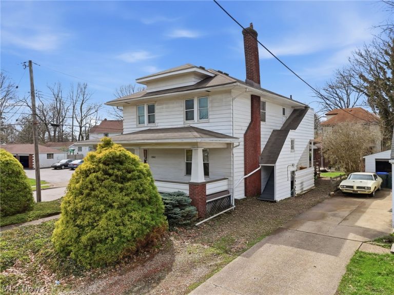 2860 Hudson Drive, Cuyahoga Falls, OH - Photo 2