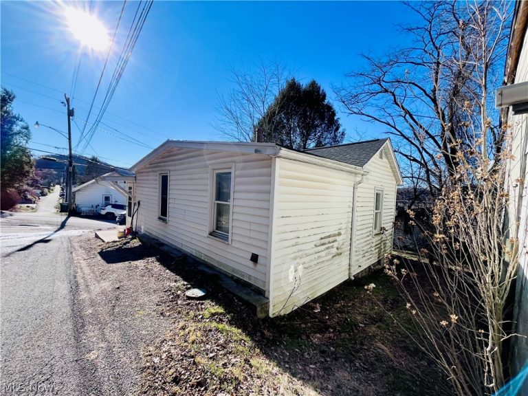 603 Utah Lane, Chester, WV - Photo 4