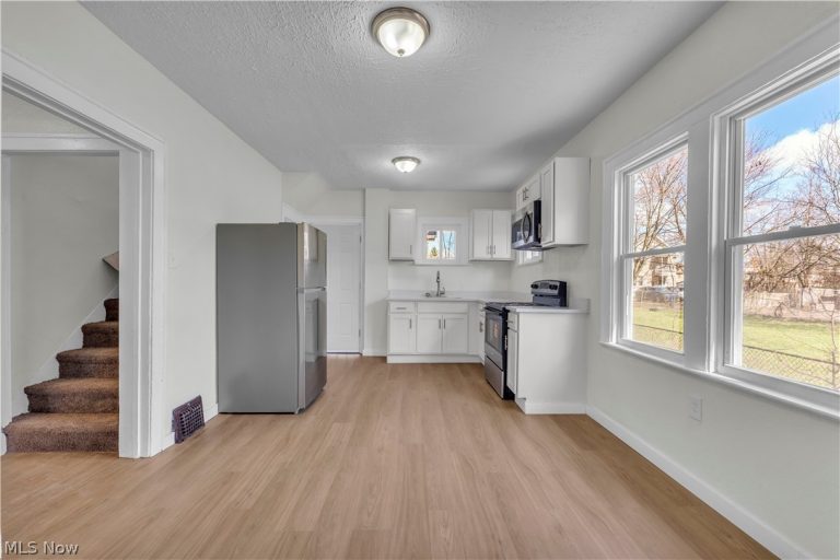 12905 Watterson Avenue, Cleveland, OH - Photo 6