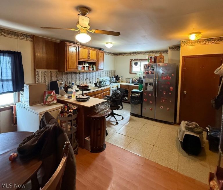 108 Rush Street, Elyria, OH - Photo 4