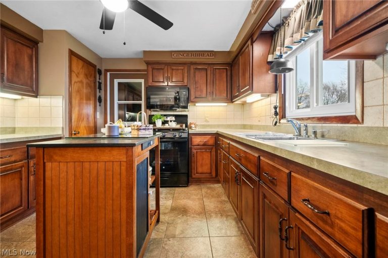 4401 Forest Hill Drive, Lorain, OH - Photo 5