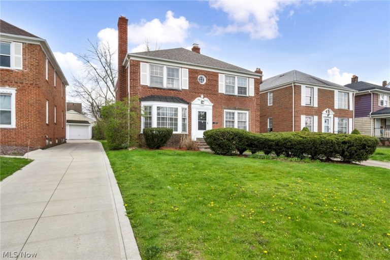 13570 Cedar Road, University Heights, OH - Photo 2