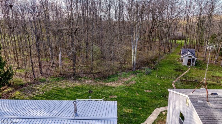 9540 Taylor May Road, Chagrin Falls, OH - Photo 2