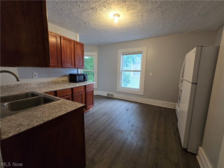 1412 Woodland Avenue, Canton, OH - Photo 2