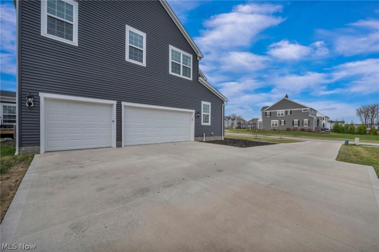 6559 Rosewood Trail, Hudson, OH - Photo 2