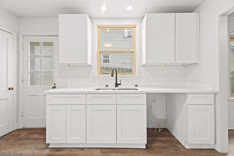 1073 Parkside Drive, Alliance, OH - Photo 5