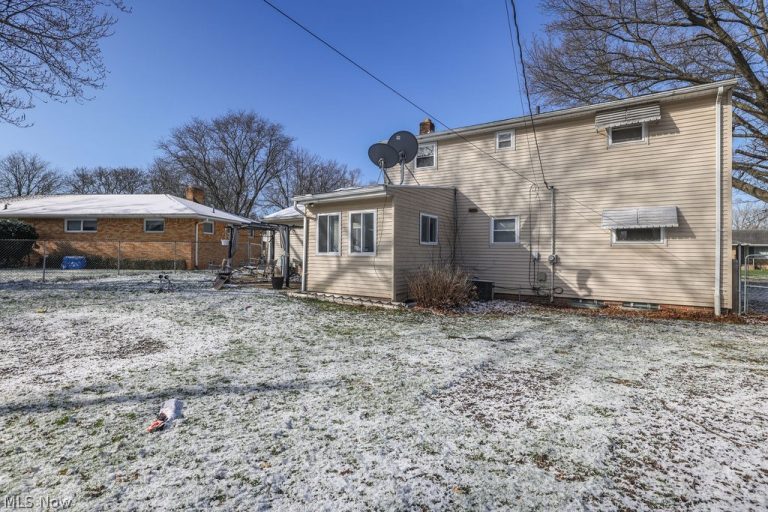 6787 Anthony Lane, Parma Heights, OH - Photo 3
