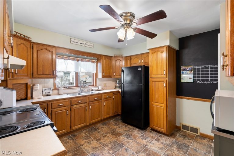 1256 Manor Avenue, Canton, OH - Photo 8