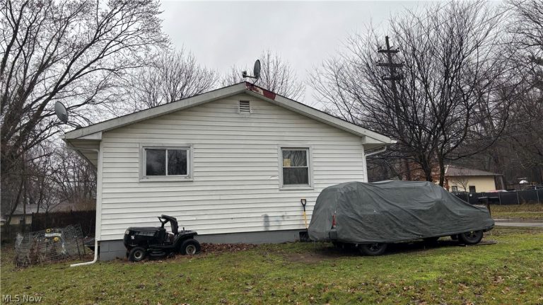 1212 Derbydale Road, Akron, OH - Photo 4