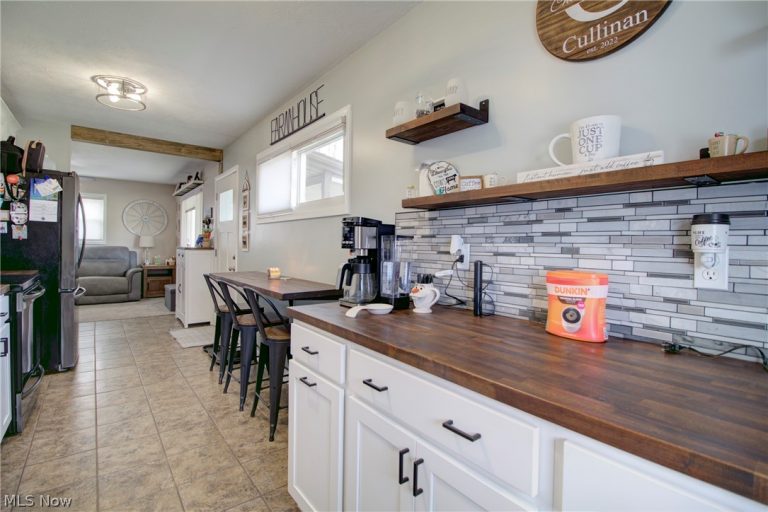 12123 National Drive, Grafton, OH - Photo 5