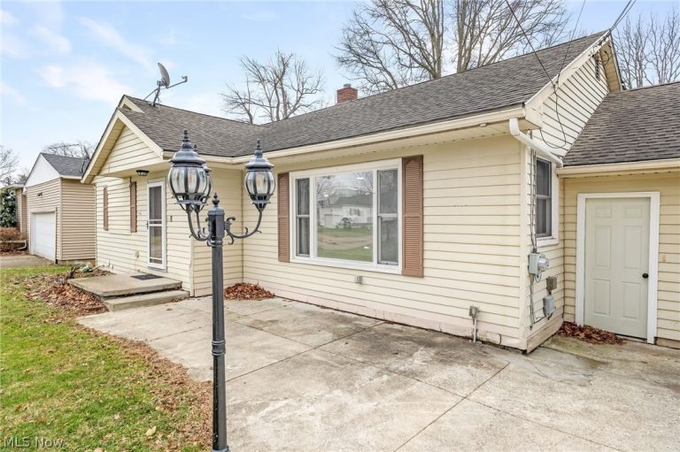 3290 Sweitzer Street, Uniontown, OH - Photo 3