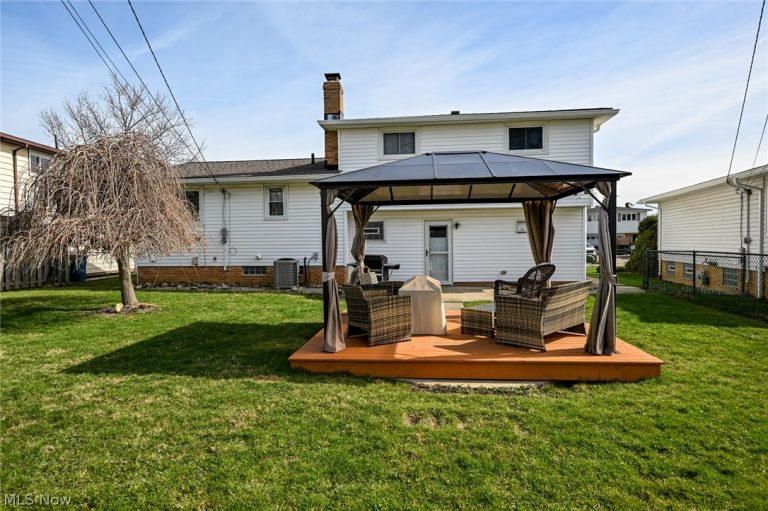 6878 Lantern Lane, Parma Heights, OH - Photo 4