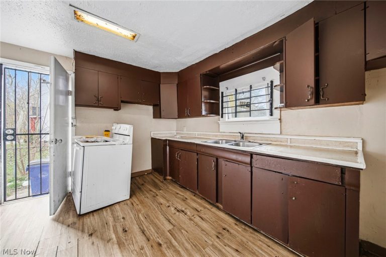 798 100th Street, Cleveland, OH - Photo 5