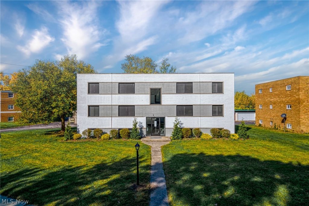 1673 Southbend Circle #2, Rocky River, OH