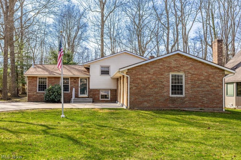 1224 Grassmere Street, North Canton, OH - Photo 2