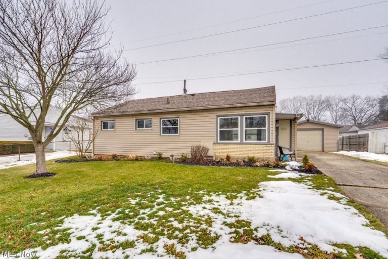 1203 Sarlson Avenue, Akron, OH - Photo 2
