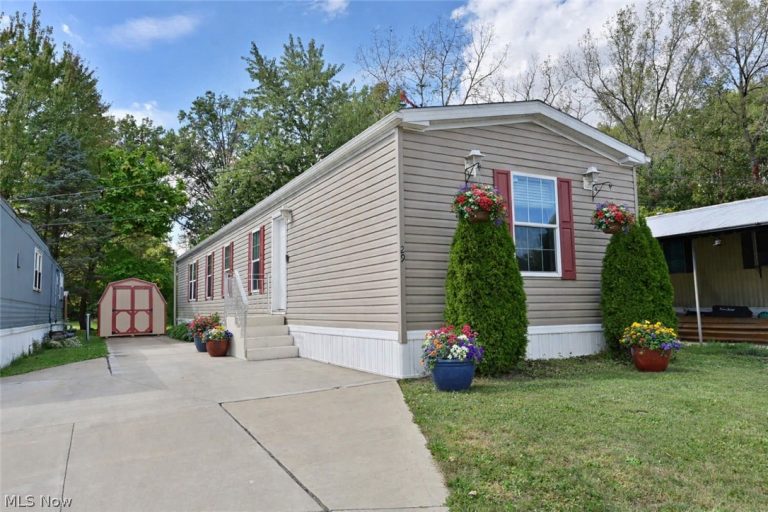 29 Carl Lane, Olmsted Twp, OH, 44138