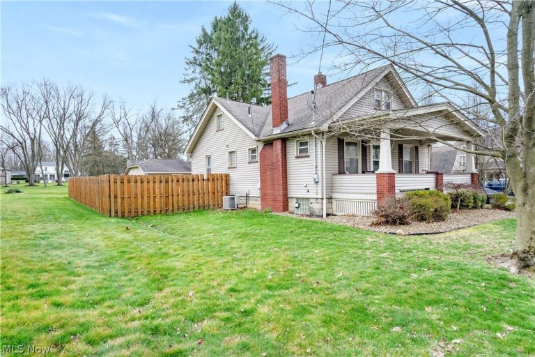 8 Nesbitt Street, Poland, OH - Photo 3
