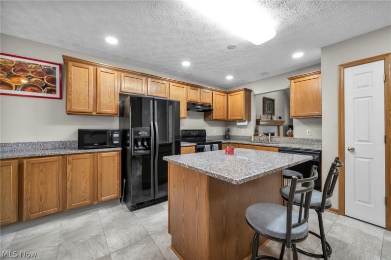 12804 Heritage Trail, North Royalton, OH - Photo 3