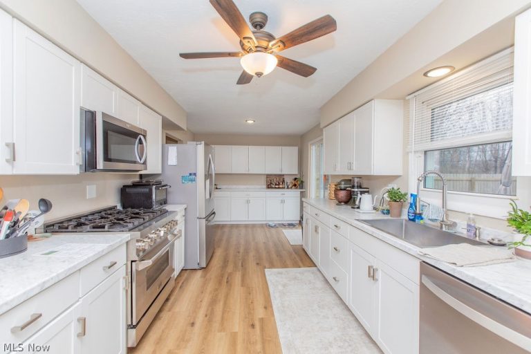 28469 Windsor Drive, North Olmsted, OH - Photo 8