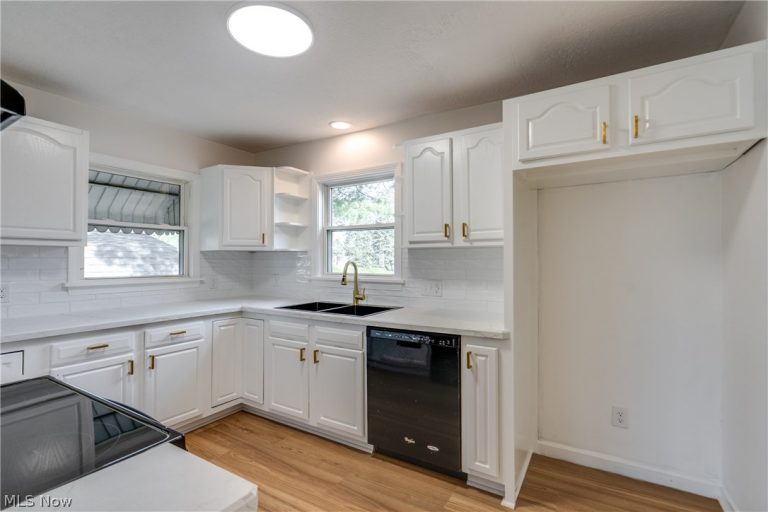 1650 Liberty Avenue, Alliance, OH - Photo 2