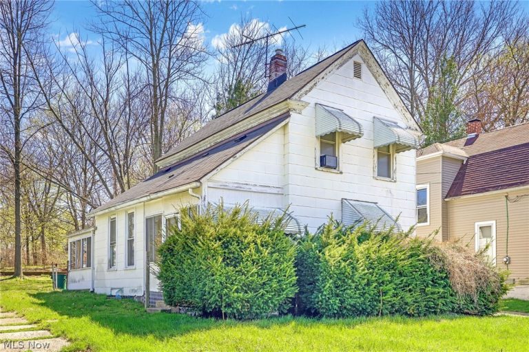 817 Harvard Street, Akron, OH - Photo 2