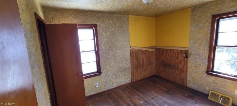 21250 Wilmore Avenue, Euclid, OH - Photo 8