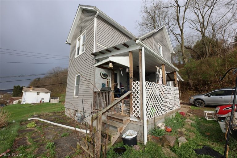 1016 Collins Memorial Drive, Chester, WV - Photo 4