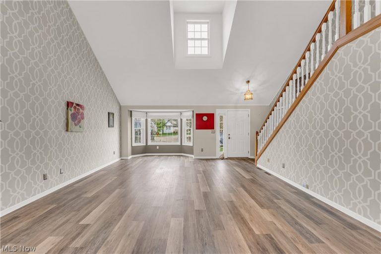 16090 Yarmouth Oval, Middleburg Heights, OH - Photo 6
