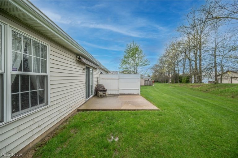 521 Wilcox Lane #B, Austintown, OH - Photo 4