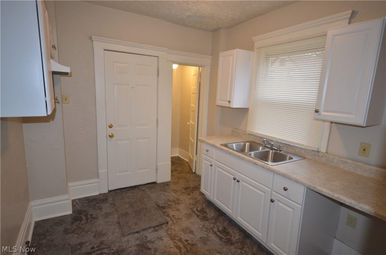 486 Howe Street, Akron, OH - Photo 6