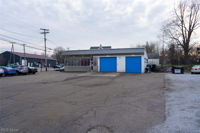 2203 Navarre Road, Canton, OH - Photo 2