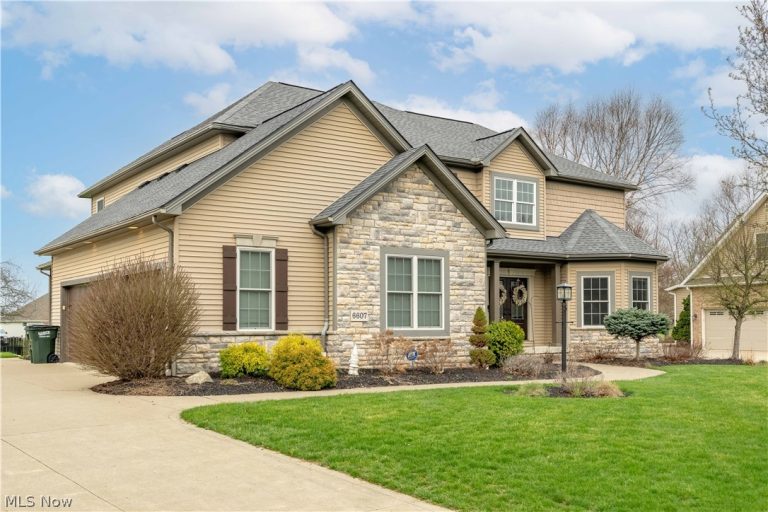 6607 Woodbridge Circle, Massillon, OH - Photo 3