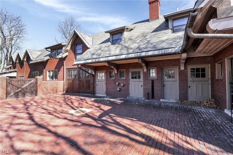 10 Hanna Lane, Bratenahl, OH - Photo 5