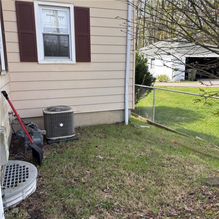 224 Leavitt Road, Amherst, OH - Photo 3