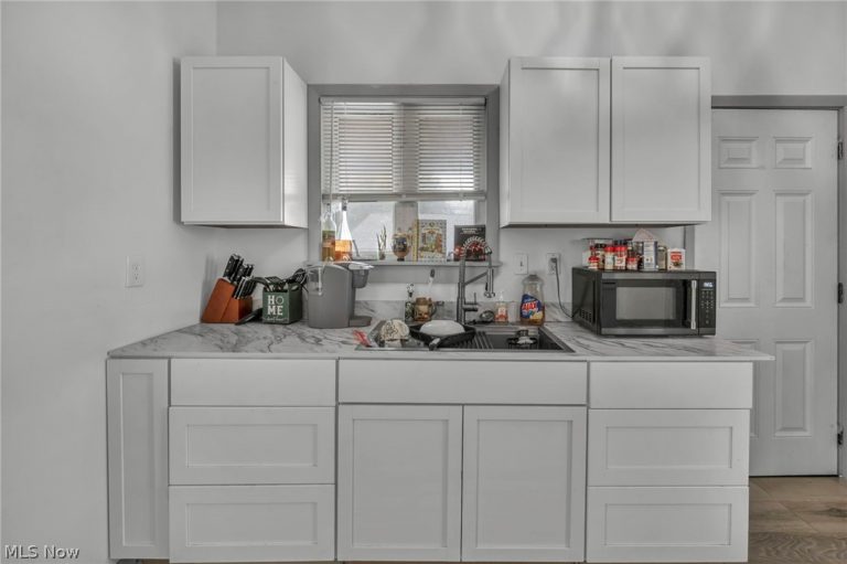 10803 Grantwood Avenue, Cleveland, OH - Photo 8