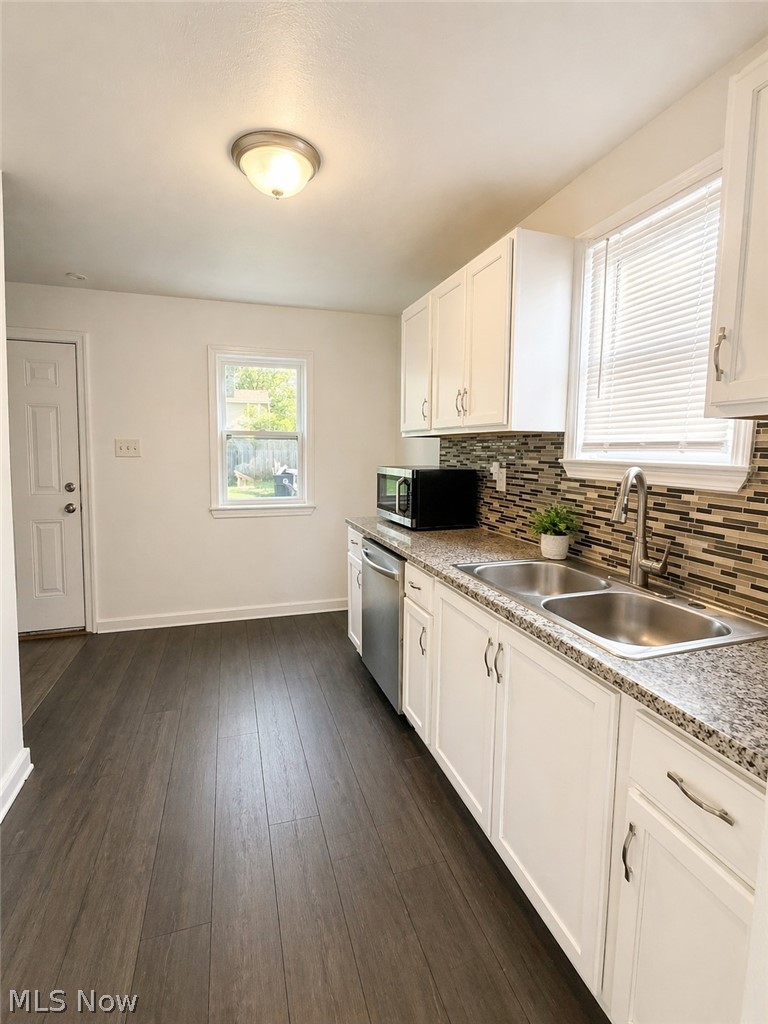 13517 Carrington Avenue, Cleveland, OH - Photo 4