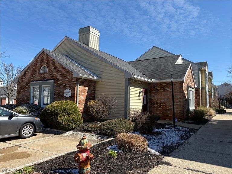 4466 Darrow Road #11, Stow, OH, 44224