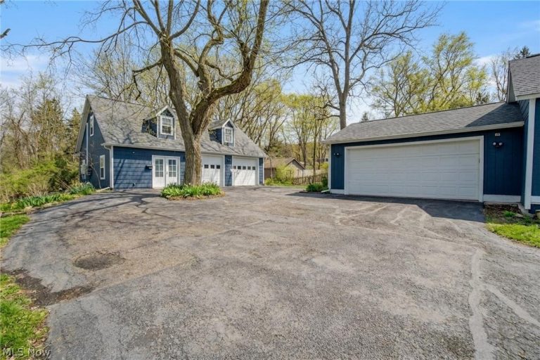 224 Hambden, Chardon, OH - Photo 5