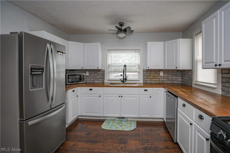 2721 Meadow Drive, Akron, OH - Photo 8