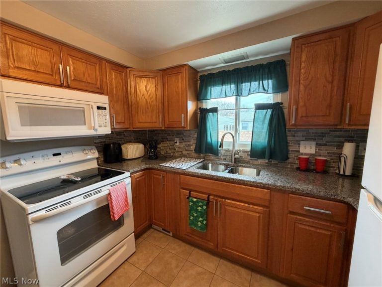 6482 State Road #E16, Parma, OH - Photo 3