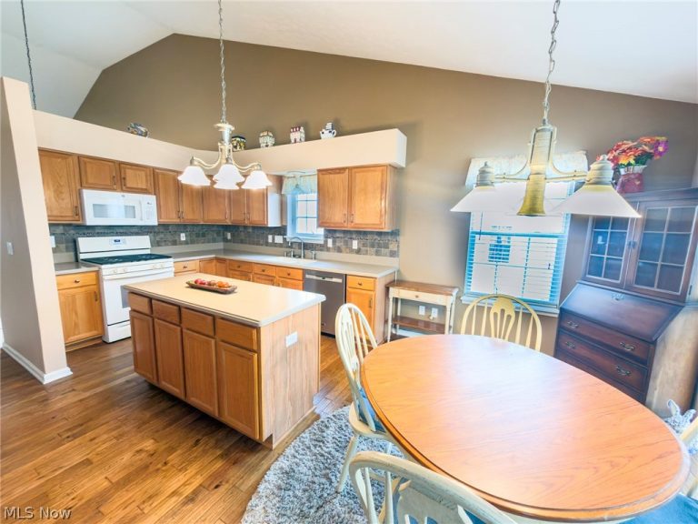 684 Jaystone Place, Macedonia, OH - Photo 4