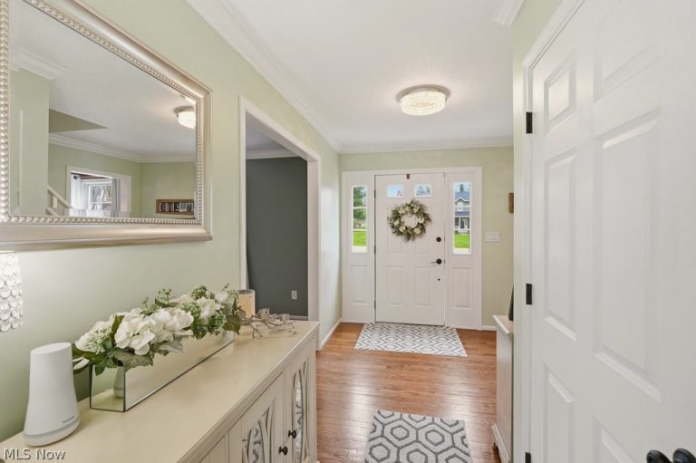 1936 Ashley Drive, Hudson, OH - Photo 2