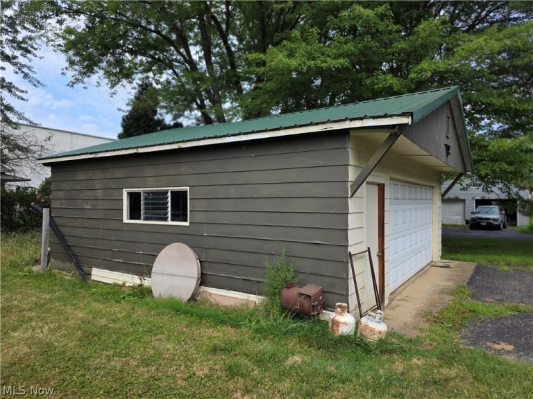 554 Taggart Street, East Palestine, OH - Photo 2