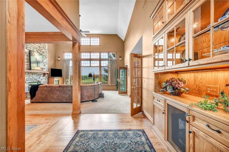 10360 Sawmill Drive, Chardon, OH - Photo 8