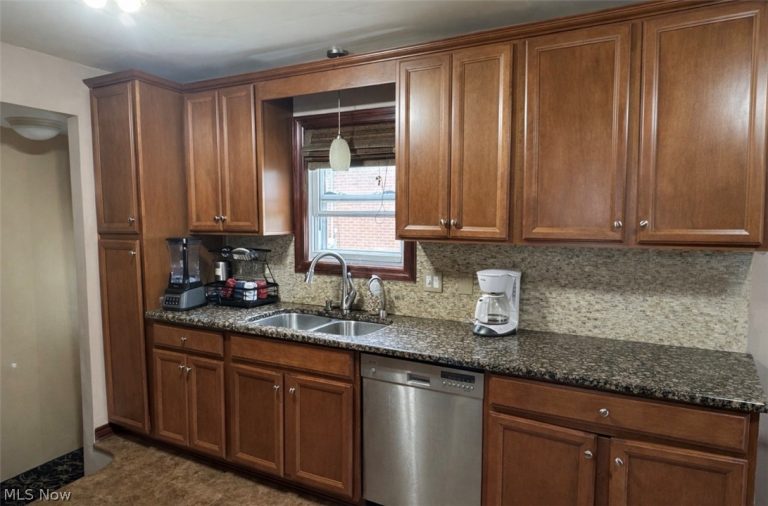 1753 Temple Avenue, Mayfield Heights, OH - Photo 6