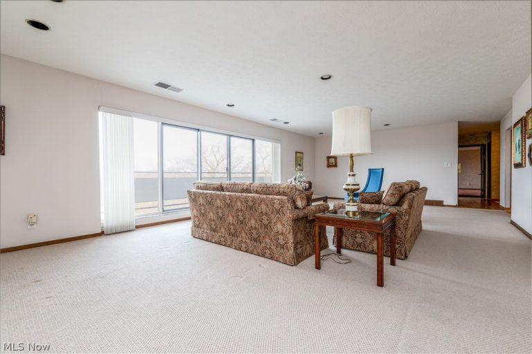 2202 Acacia Park Drive #2615, Lyndhurst, OH - Photo 8