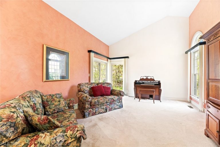 447 Armante Court, Akron, OH - Photo 4