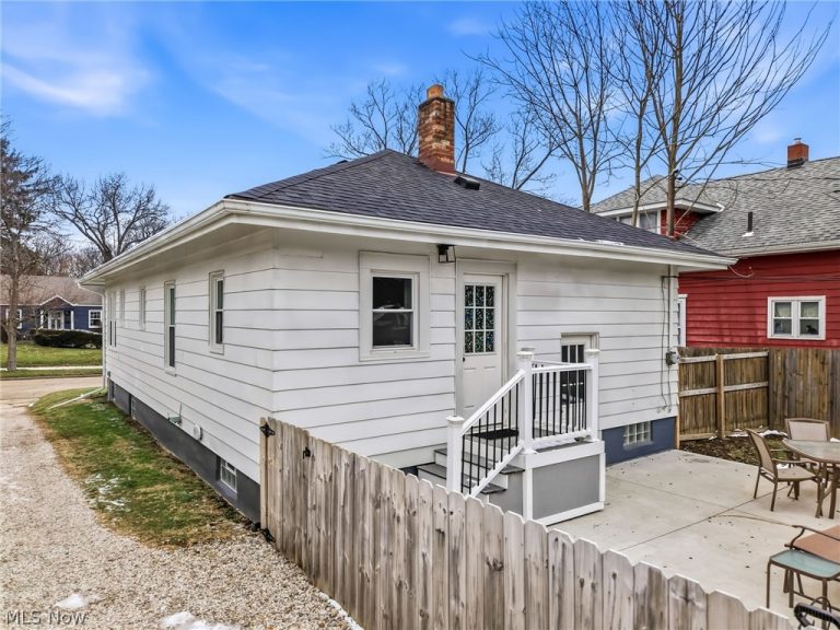 1156 Parkside Drive, Alliance, OH - Photo 8