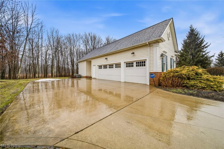 7370 Stockwood Drive, Solon, OH - Photo 3